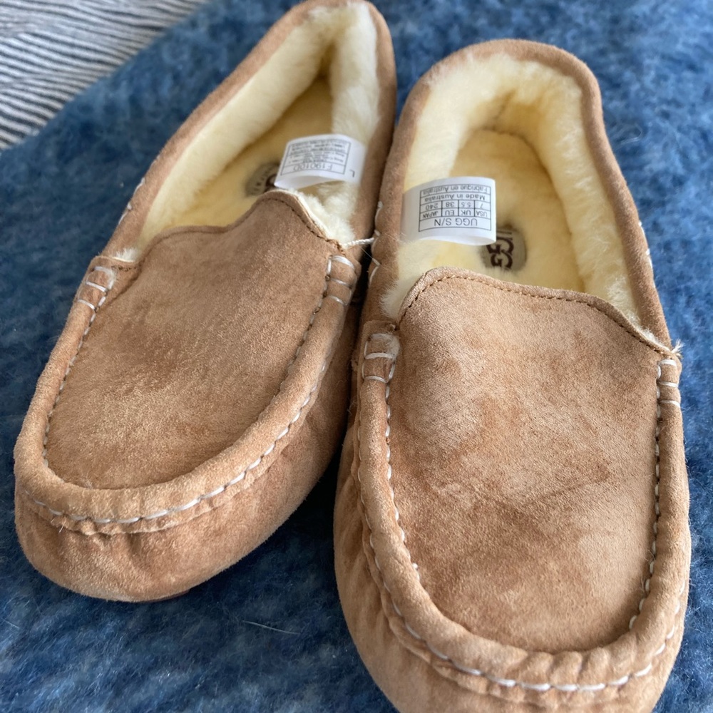 UGG Ansley moccasins. Never worn. Super soft, shearling lined slipper.